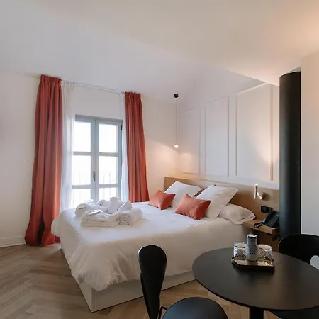 Castelar Palace & By Seaward Suites *